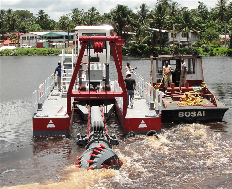 La draga aspirante con taglierina JMD350 è in fase di bonifica per la centrale idroelettrica in Guyana.