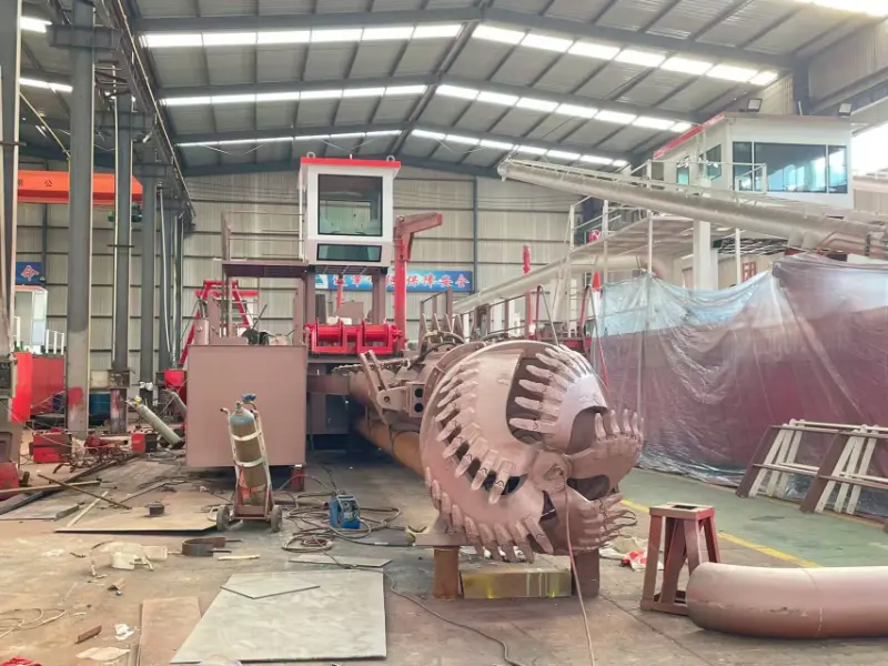 Una draga aspirante con taglierina JMD350 personalizzata per il cliente liberiano è in fase di produzione urgente