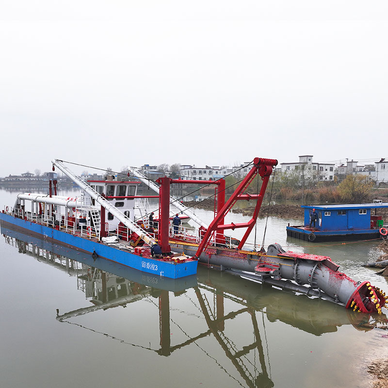 Macchina per dragare la sabbia del fiume